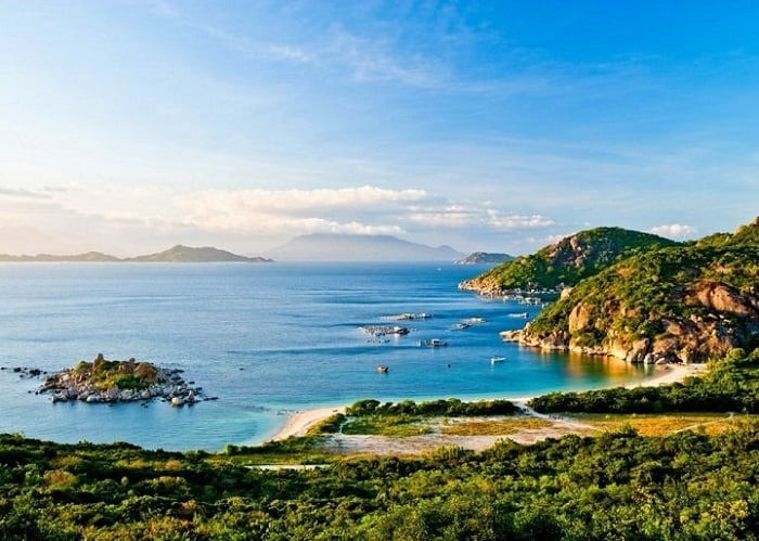 Hãng hàng không mới của Việt Nam chính thức có đường bay thẳng kết nối vịnh biển đẹp nhất thế giới với đặc khu lớn bậc nhất cả nước- Ảnh 3. Hãng hàng không mới của Việt Nam chính thức có đường bay thẳng kết nối vịnh biển đẹp nhất thế giới với đặc khu lớn bậc nhất cả nước- Ảnh 3.