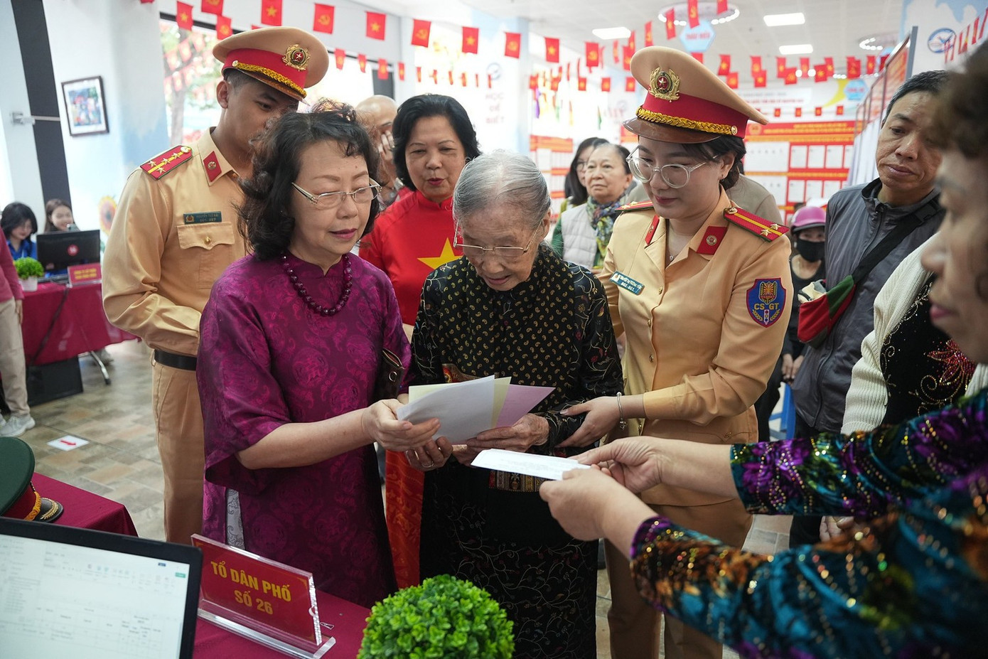 Số cử tri đã tham gia bỏ phiếu đạt tỷ lệ 99,68%. Ảnh: Thanh Hiếu 163qh2.jpg