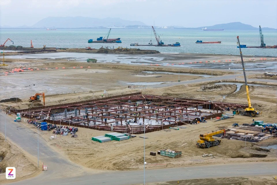 Siêu dự án có tòa tháp chọc trời 108 tầng của Vingroup thi công tấp nập, dần lộ diện hình hài- Ảnh 1. Siêu dự án có tòa tháp chọc trời 108 tầng của Vingroup thi công tấp nập, dần lộ diện hình hài- Ảnh 1.