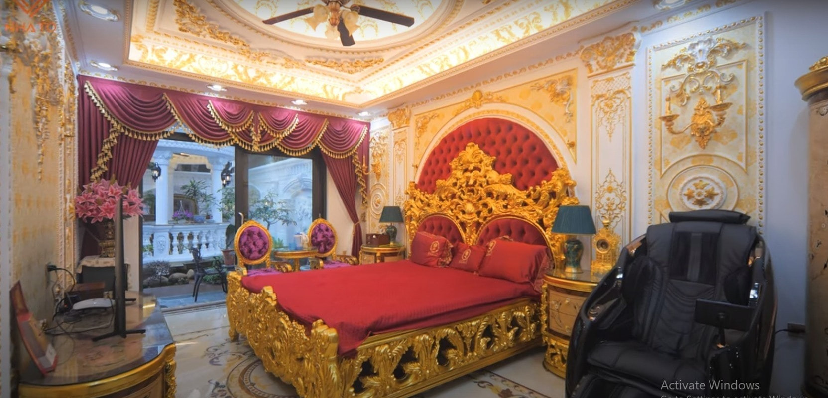 Biệt thự dát vàng sở hữu kiến trúc đặc biệt giữa làng quê: Nội thất từ gỗ quý được chạm khắc tinh xảo, bên trong như cung điện thu nhỏ- Ảnh 5.