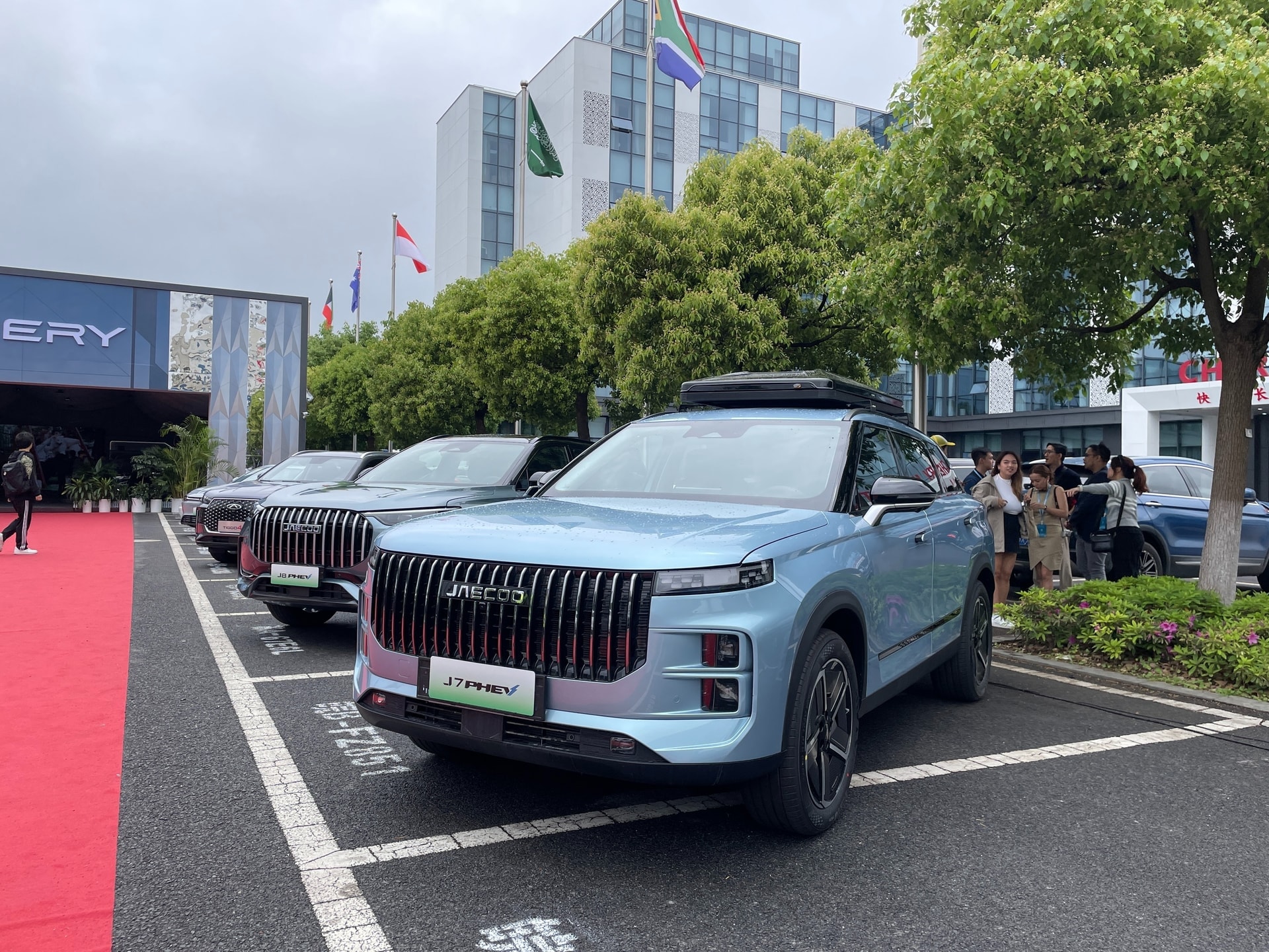 SUV gầm cao cỡ C được tiền đạo Nguyễn Xuân Son thích chỉ tốn 0,84 lít/100km giúp giảm áp lực khi xăng tăng giá: Nhìn bệ vệ, ngập tràn công nghệ, giá nay đã rẻ