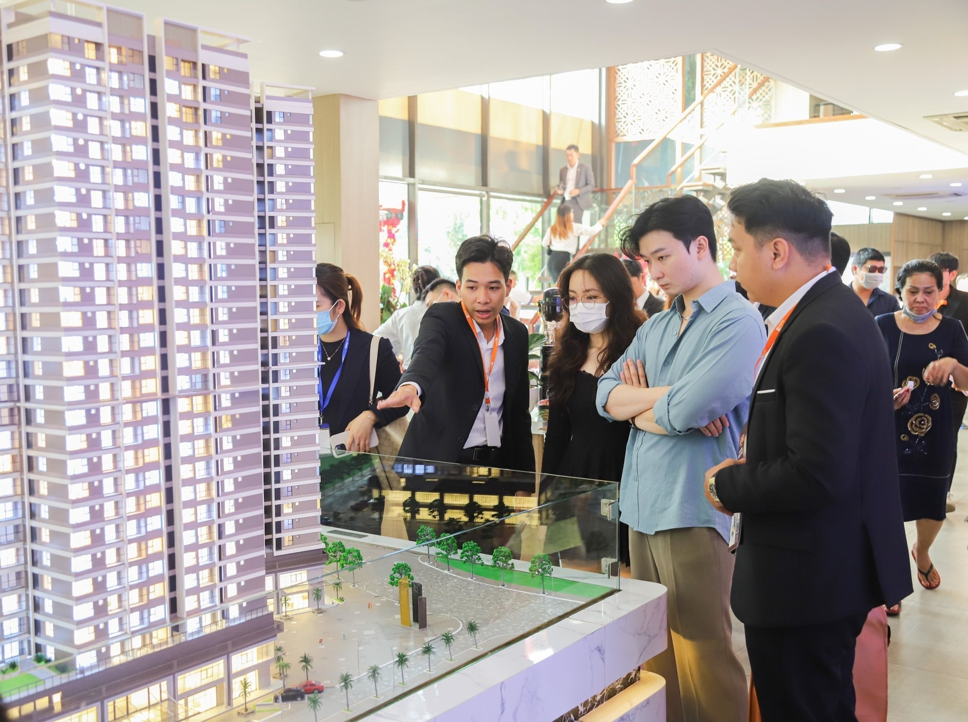 Nghịch lý thị trường căn hộ 'cắt lỗ' trăm triệu vẫn khó tìm người mua: Lãi suất vay 14% khiến nhà đầu tư chật vật 'thoát hàng'