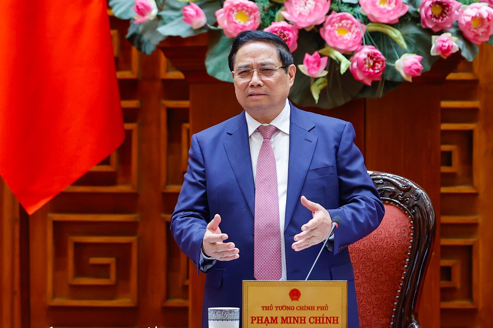 Thủ tướng: Dứt khoát không để thiếu xăng dầu trong mọi trường hợp; xem xét bố trí ngân sách để hỗ trợ bình ổn giá- Ảnh 2. Thủ tướng: Dứt khoát không để thiếu xăng dầu trong mọi trường hợp; xem xét bố trí ngân sách để hỗ trợ bình ổn giá- Ảnh 2.