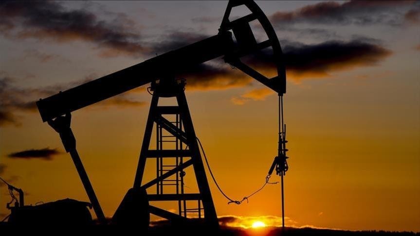 Giá dầu vượt 100 USD khi Mỹ cân nhắc tấn công cơ sở dầu mỏ của Iran