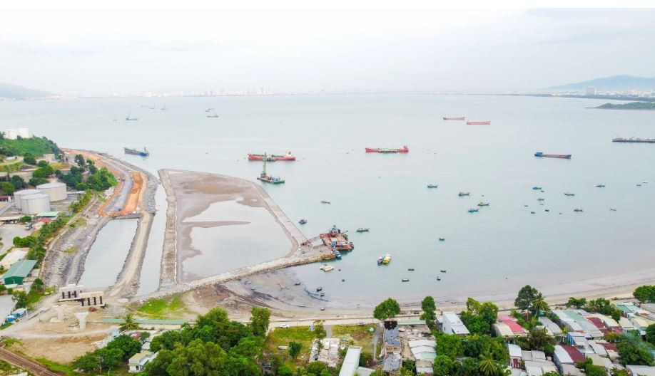 Dự án cảng biển hơn 45.000 tỷ lớn nhất miền Trung 'chốt chủ': Bản đồ BĐS Đà Nẵng dịch chuyển- Ảnh 4. Dự án cảng biển hơn 45.000 tỷ lớn nhất miền Trung 'chốt chủ': Bản đồ BĐS Đà Nẵng dịch chuyển- Ảnh 4.