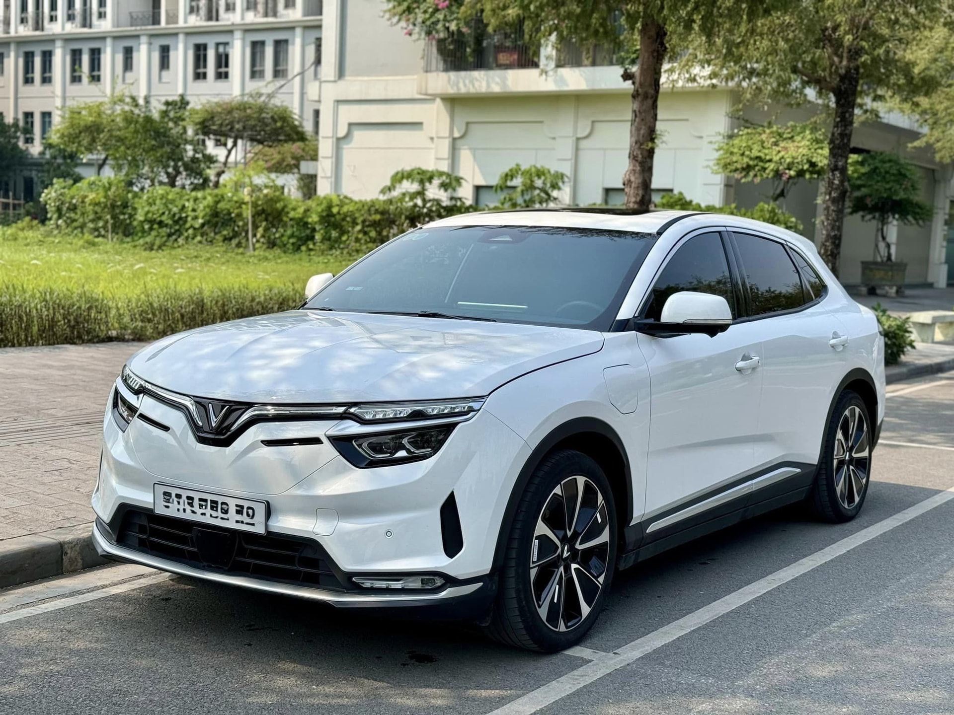 Bán chiếc chiếc SUV cỡ D thương hiệu Nhật Bản mua VinFast VF 8, sau vài tháng bị va chạm trên đường, chủ xe đã tuyên bố thẳng tình trạng