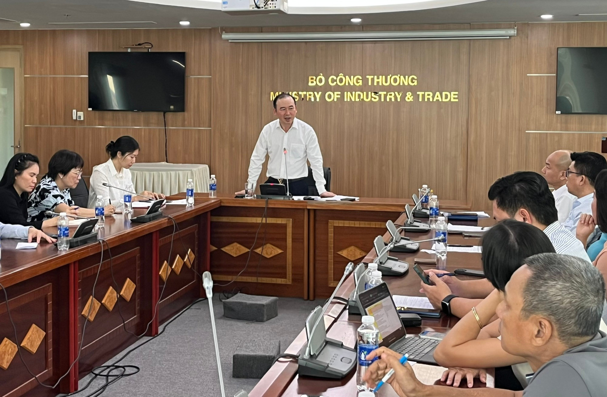 Chủ động ứng phó trước những biến động của thị trường, hạn chế tối đa rủi ro- Ảnh 3. Chủ động ứng phó trước những biến động của thị trường, hạn chế tối đa rủi ro- Ảnh 3.