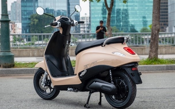 Mẫu xe máy điện của VinFast quảng cáo đi xa tới 262km/1 lần sạc, có chống nước: Người dùng sau 1 tháng trải nghiệm đã tuyên bố thẳng về trải nghiệm