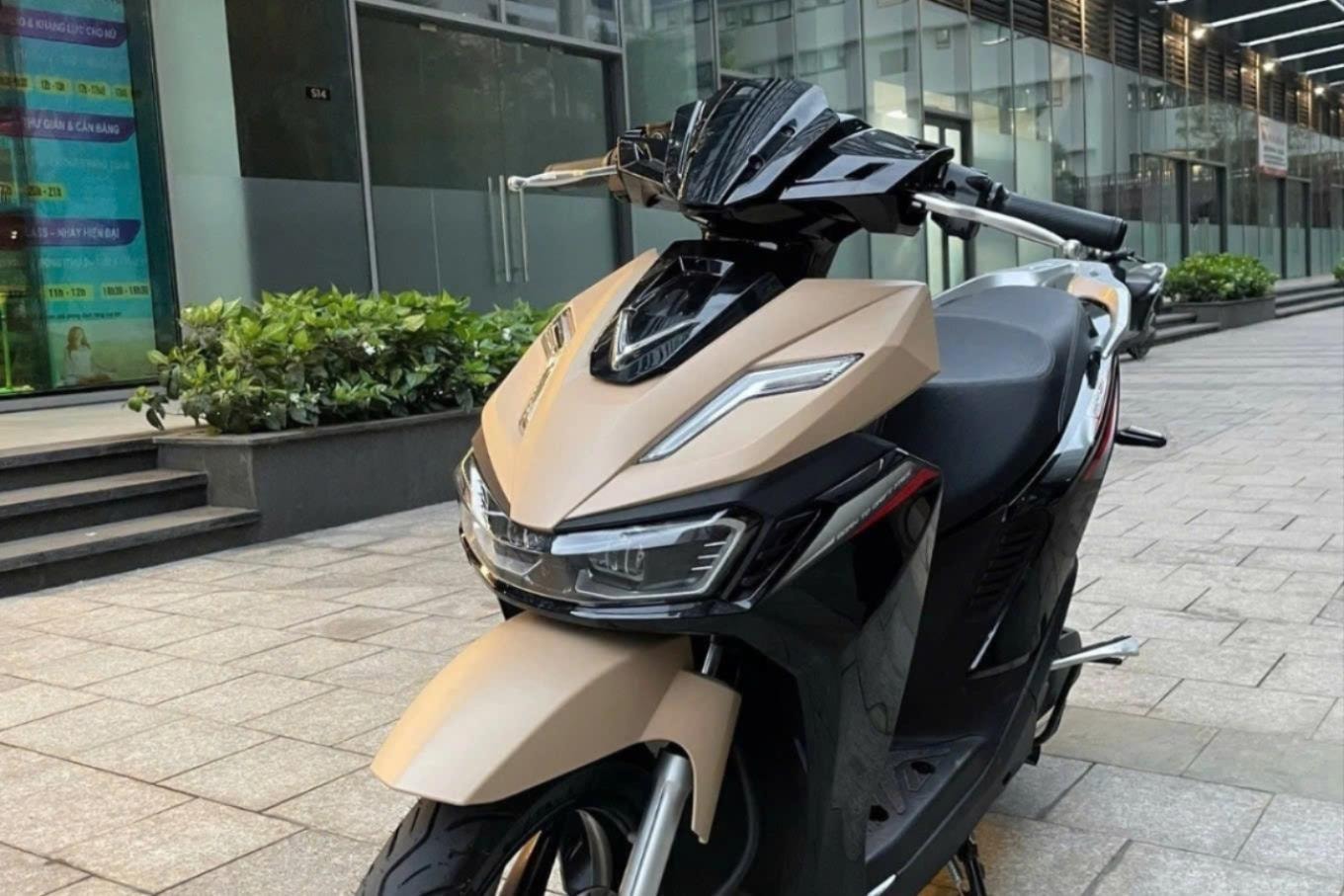 VinFast Viper ngoài đời thực: Xe máy điện 'chất chơi' gây sốt, khách đặt cọc trước ngày mở bán