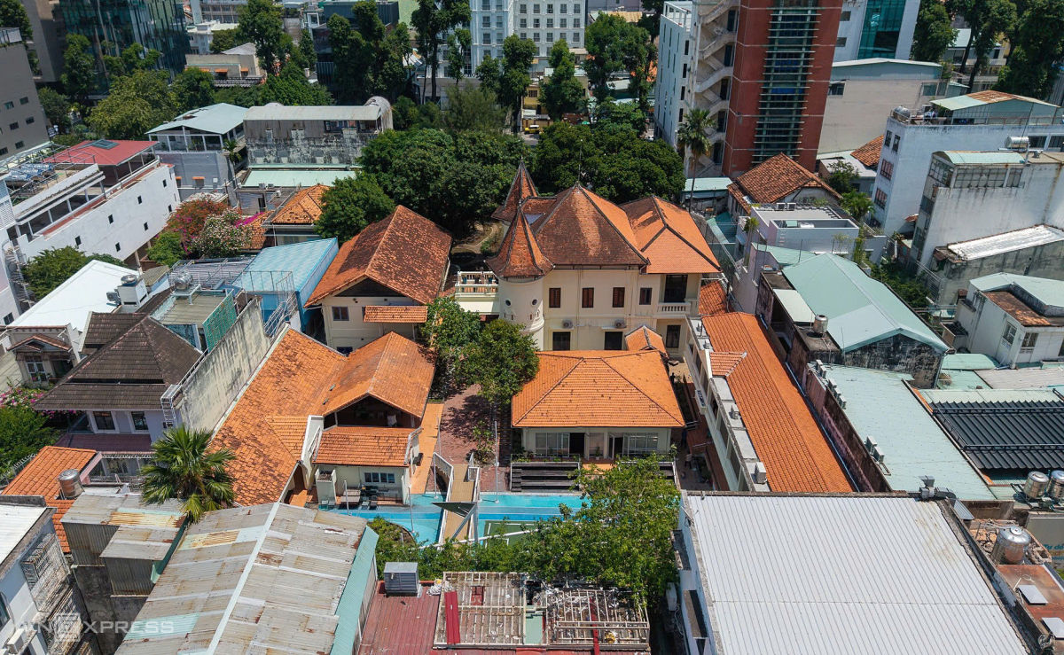 TP. HCM đưa căn biệt thự cổ trăm tuổi mang đậm phong cách châu Âu trở thành nhà văn hóa với không gian làm việc 1.500m2- Ảnh 1. TP. HCM đưa căn biệt thự cổ trăm tuổi mang đậm phong cách châu Âu trở thành nhà văn hóa với không gian làm việc 1.500m2- Ảnh 1.
