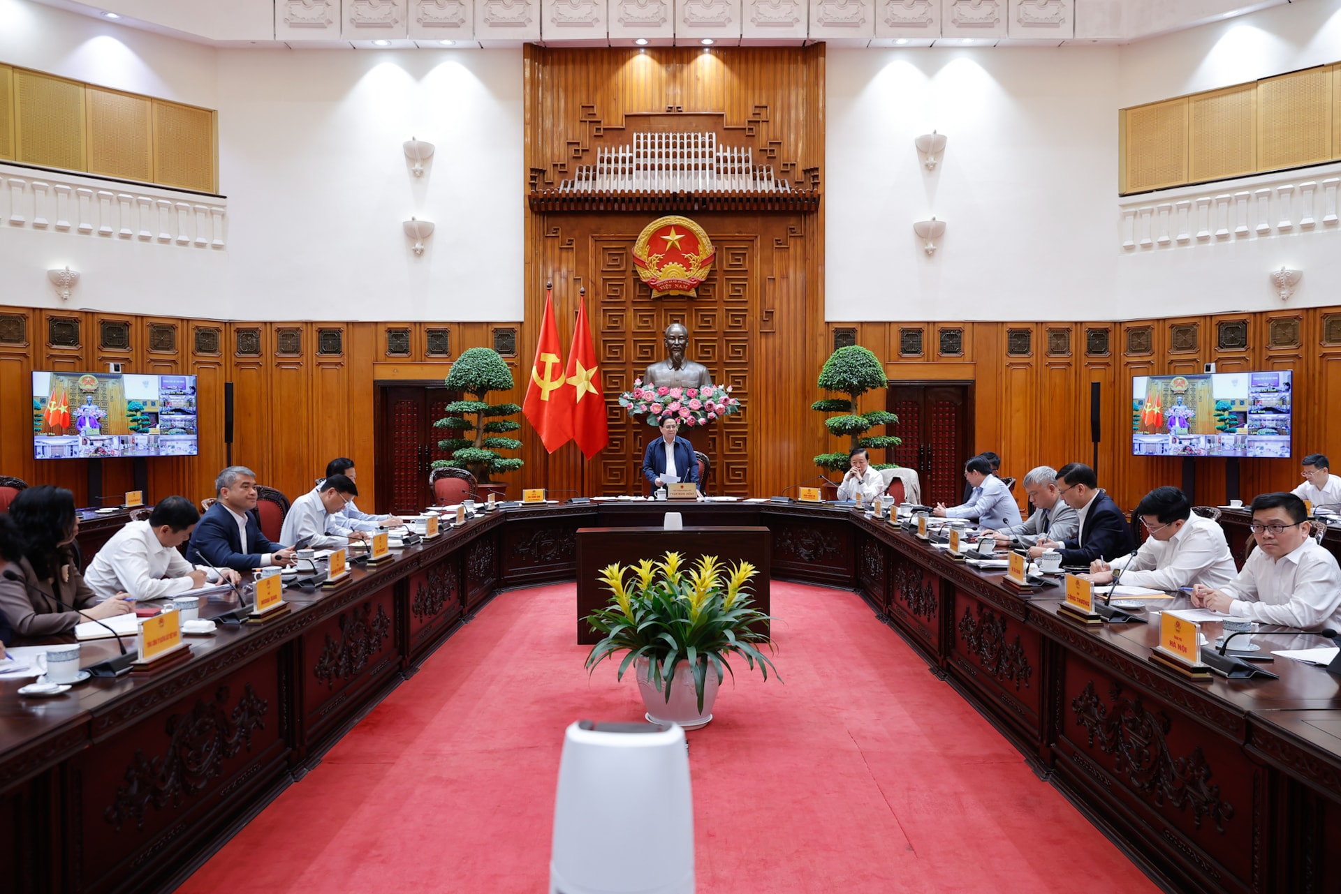 Thủ tướng: Bảo đảm tiến độ, nâng cao chất lượng các dự án đường sắt và cương quyết phòng chống tham nhũng, tiêu cực- Ảnh 1.