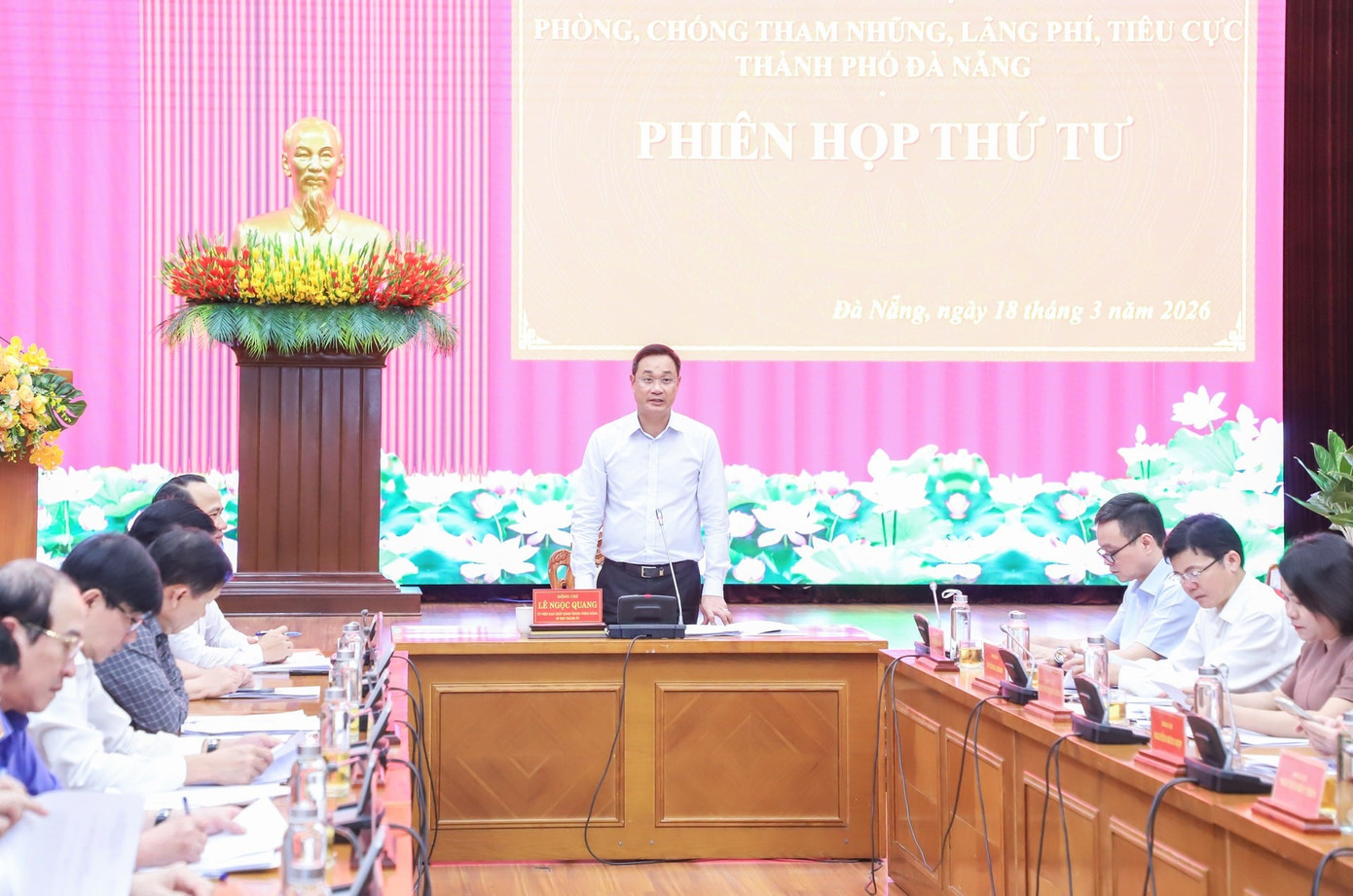 hop-ban-chi-dao.jpg
