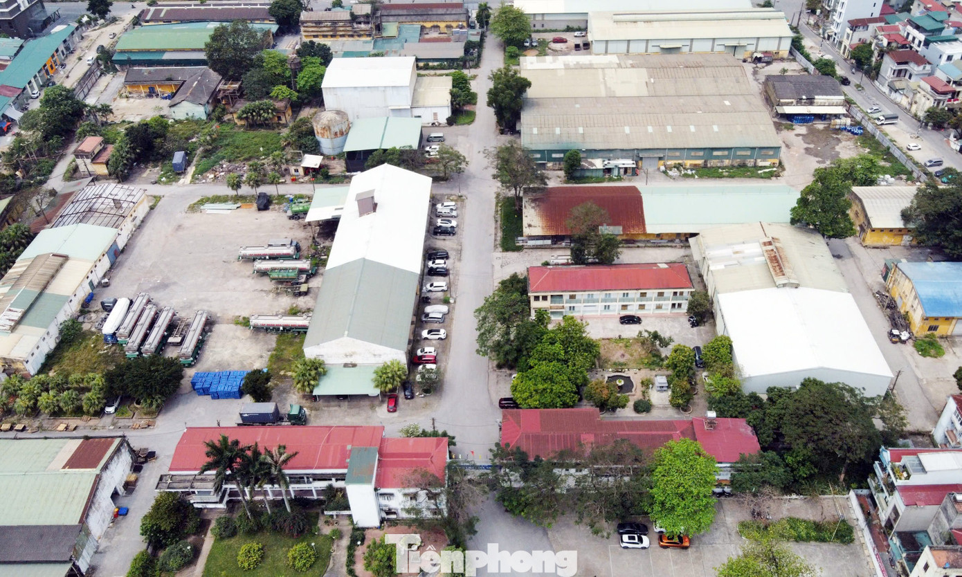 Thời điểm đó, Chủ tịch Hóa chất Đức Giang tiết lộ giá bán dự kiến của dự án bất động sản nêu trên khoảng 40 triệu đồng/m2 nhà chung cư và 100 triệu đồng/m2 nhà liền kề. Dự án có thể đóng góp khoảng 5.000 tỷ đồng doanh thu, 1.000 tỷ đồng lợi nhuận cho tập đoàn này. tp-du-an-bds-hoa-chat-duc-giang4.jpg