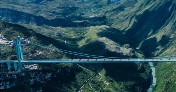 Huy động 22.000 tấn thép xây dựng cây cầu cao ngang tòa nhà chọc trời 200 tầng, rút ngắn thời gian di chuyển từ 2 giờ còn 1 phút