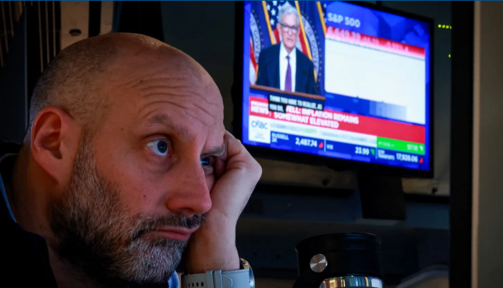 Dow Jones mất hơn 700 điểm vì nỗi lo lạm phát