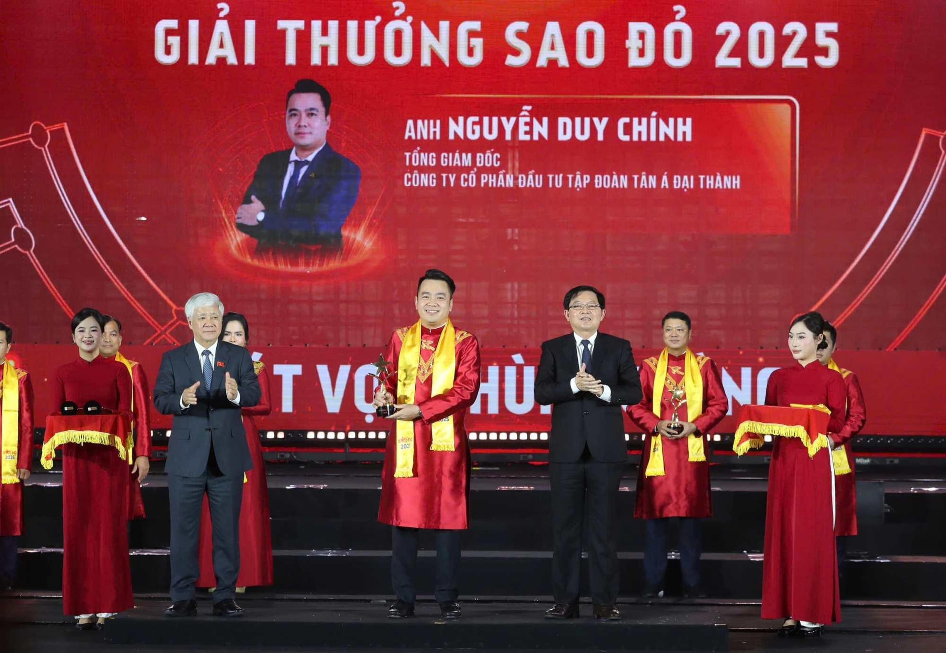 Chân dung CEO sinh năm 1985 trúng cử HĐND TP. Hà Nội: 'Hậu duệ' của gia tộc 65 triệu USD, doanh nghiệp quy mô hơn 7.000 nhân sự