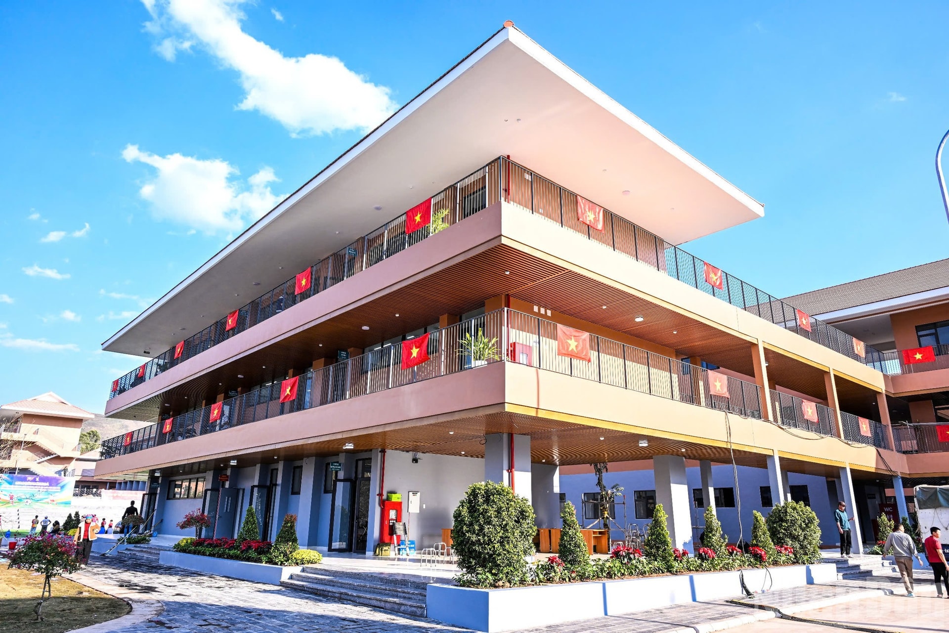 Ngôi trường liên cấp '5 sao' về đích đầu tiên trong chiến dịch xây 248 trường học vùng biên giới của Việt Nam: Là kỳ tích giữa đại ngàn- Ảnh 1.