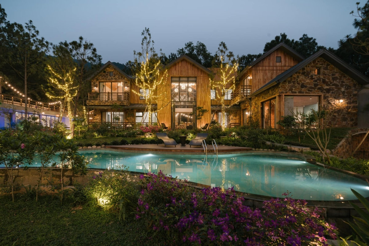 Căn biệt thự ngoại ô hơn 4.000m2 của 'ông hoàng nhạc đỏ': Khu nghỉ dưỡng thu nhỏ mang đậm phong cách cổ điển châu Âu- Ảnh 2.