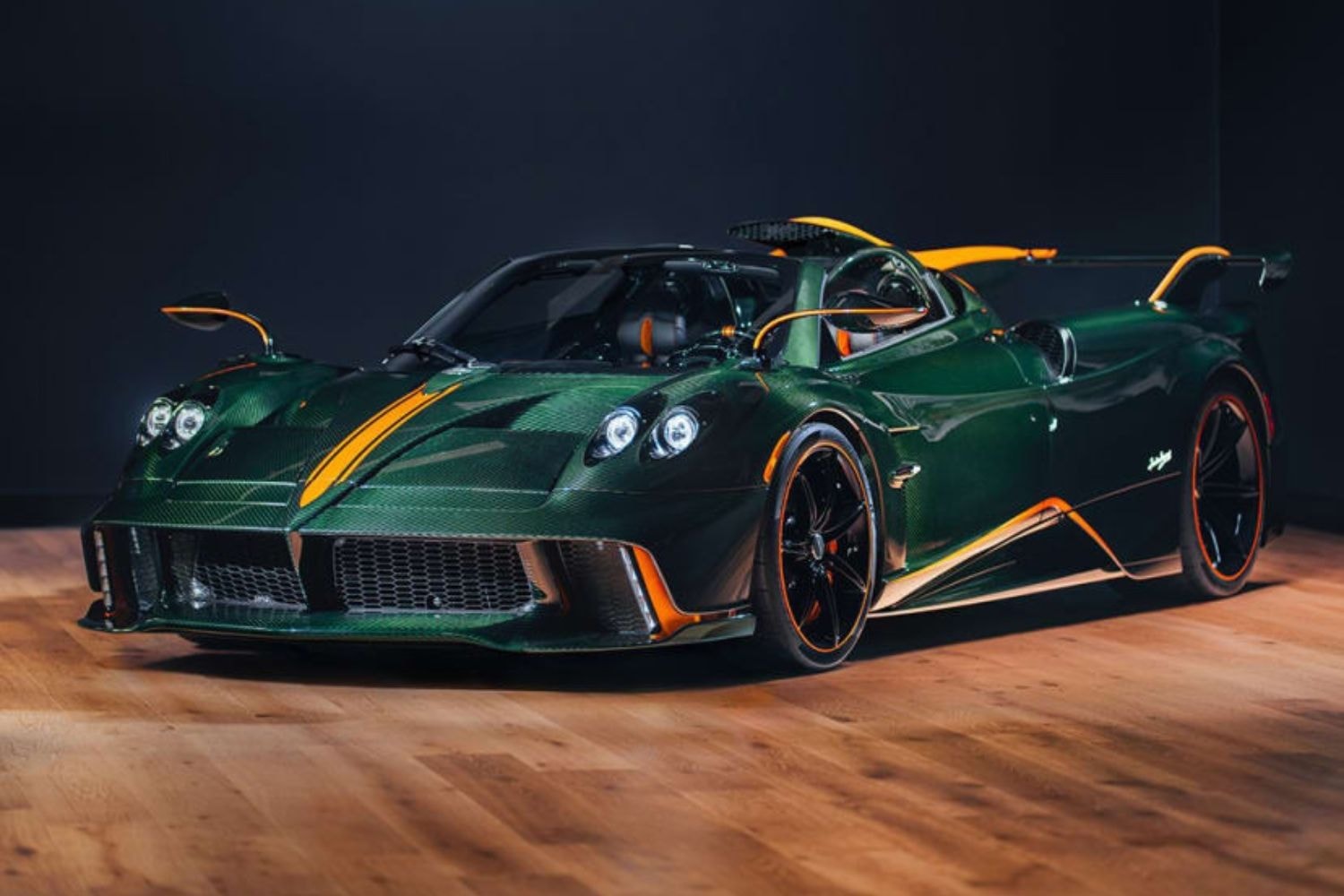 Đến tỷ phú cũng phải xếp hàng mua mà chưa chắc có được: Siêu phẩm Pagani Huayra 70 Trionfo chốt sổ 3 chiếc, cỗ máy V12 số sàn 834 mã lực