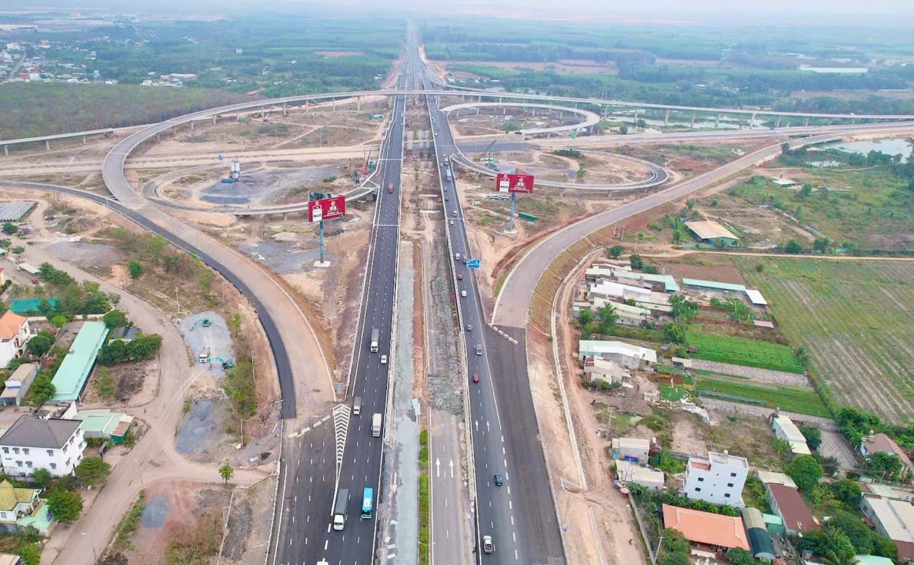 Trong năm nay, loạt cao tốc kết nối với siêu sân bay buộc phải thông xe- Ảnh 1. Trong năm nay, loạt cao tốc kết nối với siêu sân bay buộc phải thông xe- Ảnh 1.