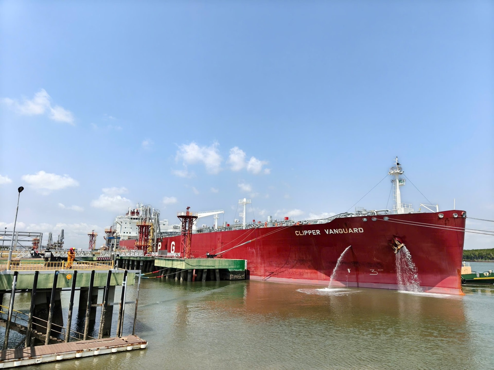 Tàu chở 38.000 tấn LPG cập cảng Thị Vải, doanh nghiệp 8 tỷ USD tăng tốc nhập khẩu ngoài Trung Đông