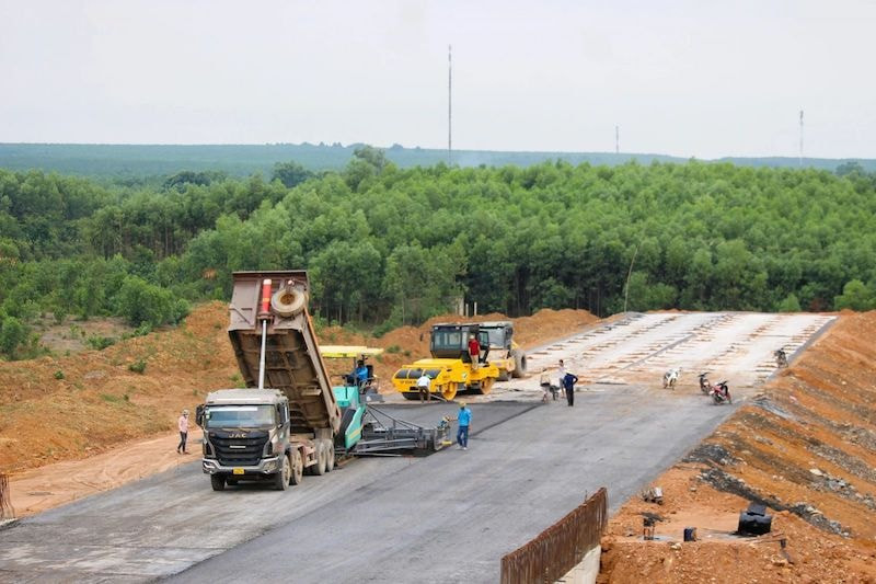 Tăng cường giải pháp quản lý, bình ổn giá vật liệu, tháo gỡ khó khăn cho các công trình giao thông- Ảnh 1. Tăng cường giải pháp quản lý, bình ổn giá vật liệu, tháo gỡ khó khăn cho các công trình giao thông- Ảnh 1.