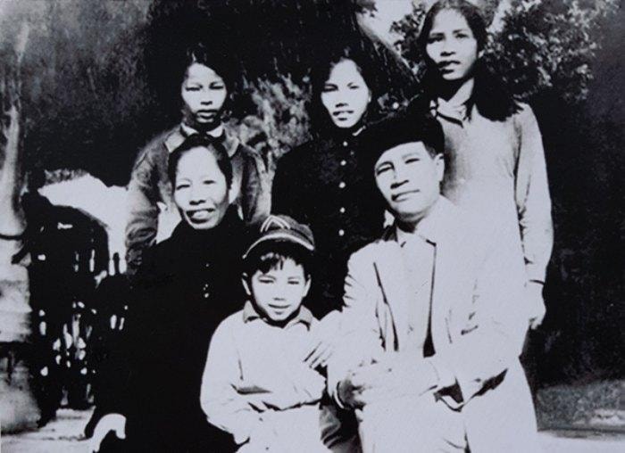 Gia đình hiếm có của Việt Nam có cha là Đại tướng, con trai là Thượng tướng