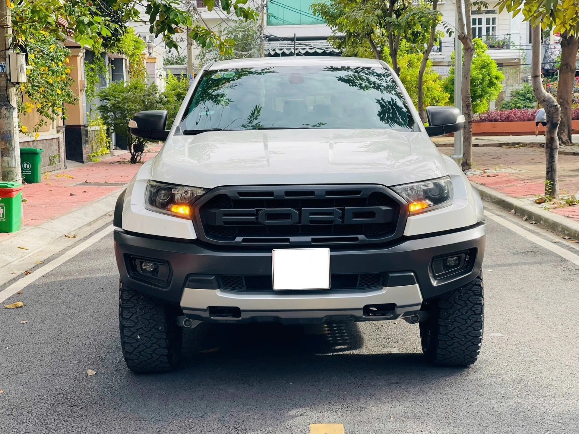 Một mẫu bán tải của Ford ‘ung dung’ vào nội đô Hà Nội giờ cao điểm nhưng không phải phiên bản nào cũng được 'đặc cách'