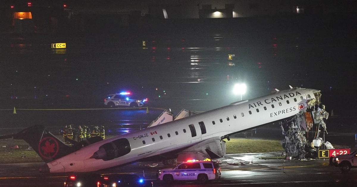 Mỹ: Máy bay chở khách đâm trúng xe cứu hoả , nhiều người thương vong