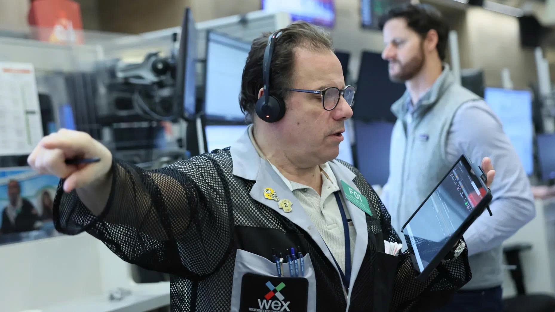 Ông Trump hoãn tấn công Iran: Chứng khoán Mỹ bật tăng 1.100 điểm, giá dầu lao dốc hơn 13%