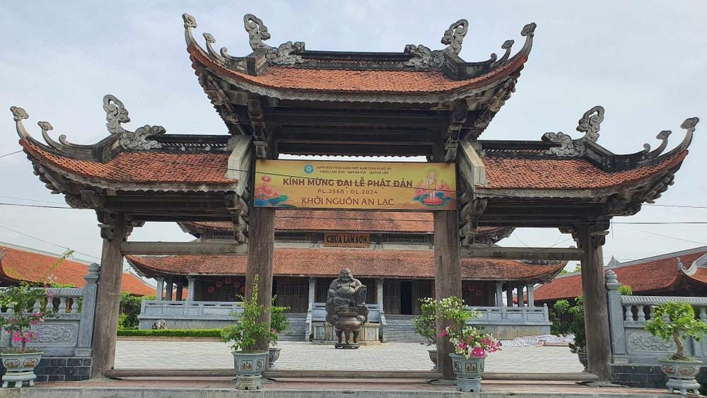 Huy động 1.200m³ gỗ quý xây dựng đại tự đồ sộ bậc nhất miền Trung, sở hữu tượng Bồ Đề Đạt Ma nguyên khối lập kỷ lục Việt Nam