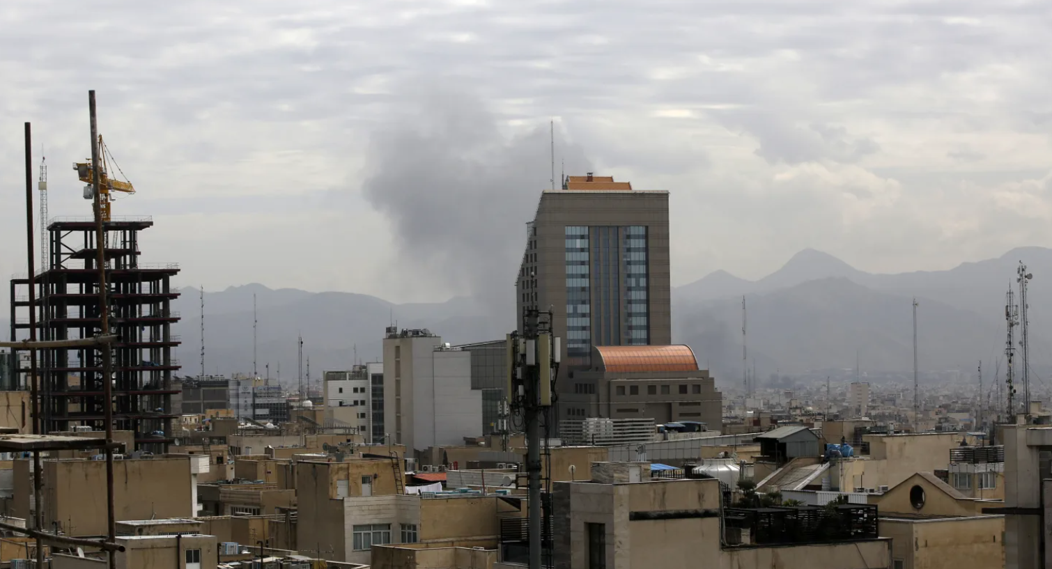 Chứng khoán châu Á giảm mạnh sau 'tối hậu thư' của ông Trump, Iran cảnh báo đáp trả