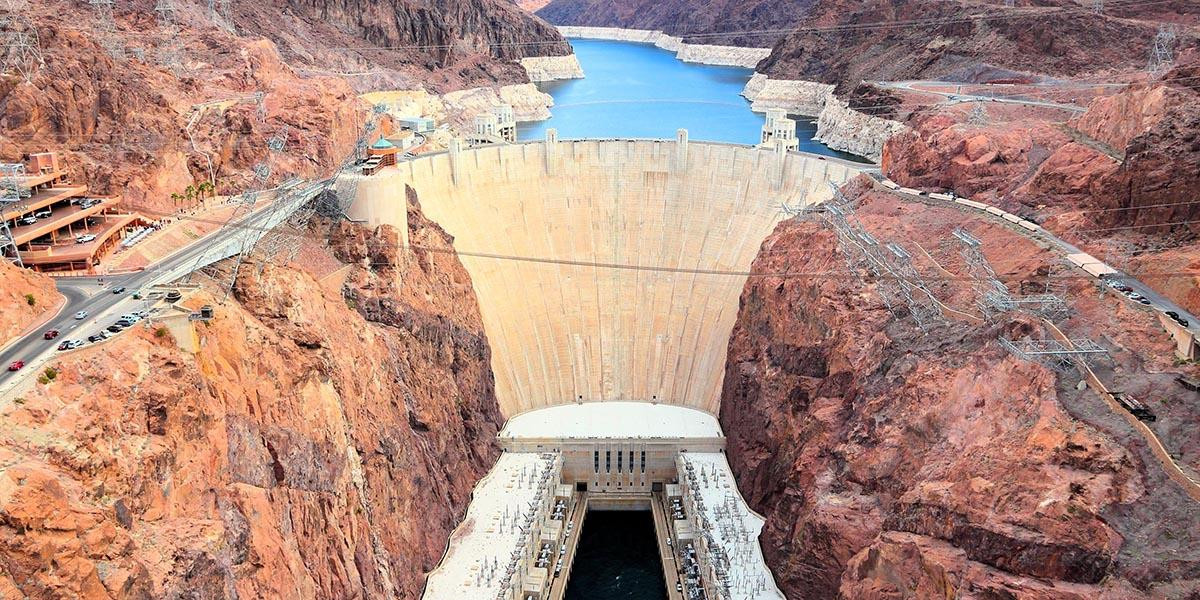 2023.08_hoover-dam-infographic_historic-photo_person_3-1_1774428233.jpg