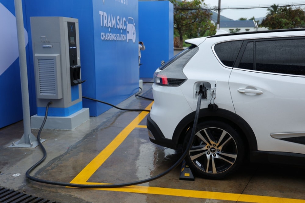 Sau PV Power, FRT… doanh nghiệp dệt may 19.000 lao động muốn lấn sân xây trạm sạc xe điện