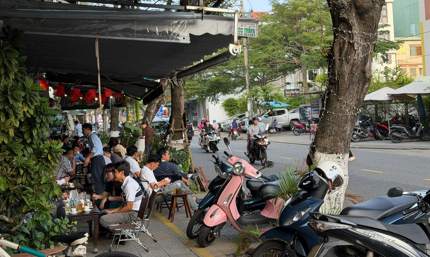 Ngày 28/3, UBND TP. Đà Nẵng ra quân thực hiện công tác đảm bảo trật tự vỉa hè, vệ sinh môi trường và trật tự đô thị trên toàn địa bàn. Điều này, đồng nghĩa người dân chỉ còn 2 ngày nữa được dùng vỉa hè để kinh doanh, buôn bán. c3a55f3ac28a4cd4159b-2341.jpg