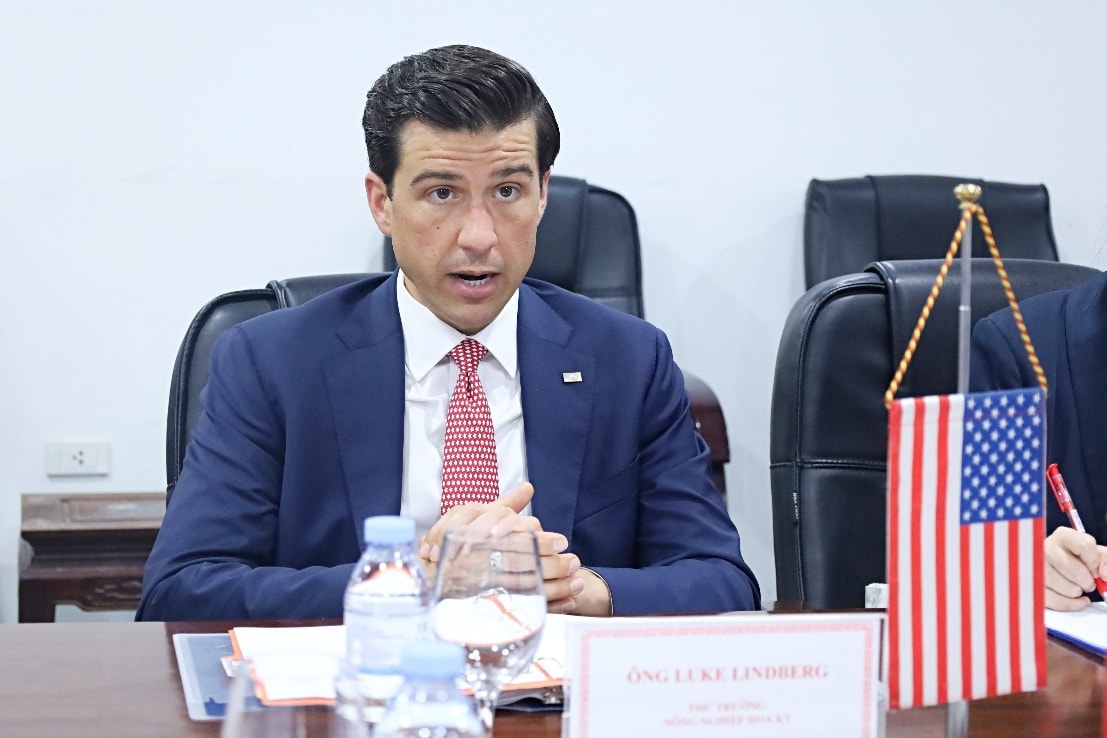 Hoa Kỳ bày tỏ sự quan tâm đặc biệt việc xuất khẩu nguyên liệu 'tối quan trọng' sản xuất xăng E10 vào Việt Nam