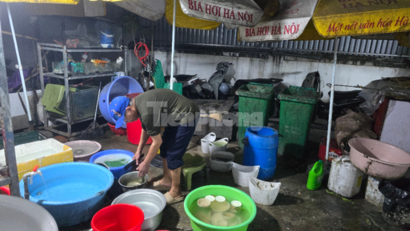 Bên trong nhà hàng Vườn bia 38 (ảnh chụp ngày 1/3) Hà Nội: Xử lý cơ sở vi phạm an toàn thực phẩm, lộ ra nhiều vấn đề - Ảnh 1.