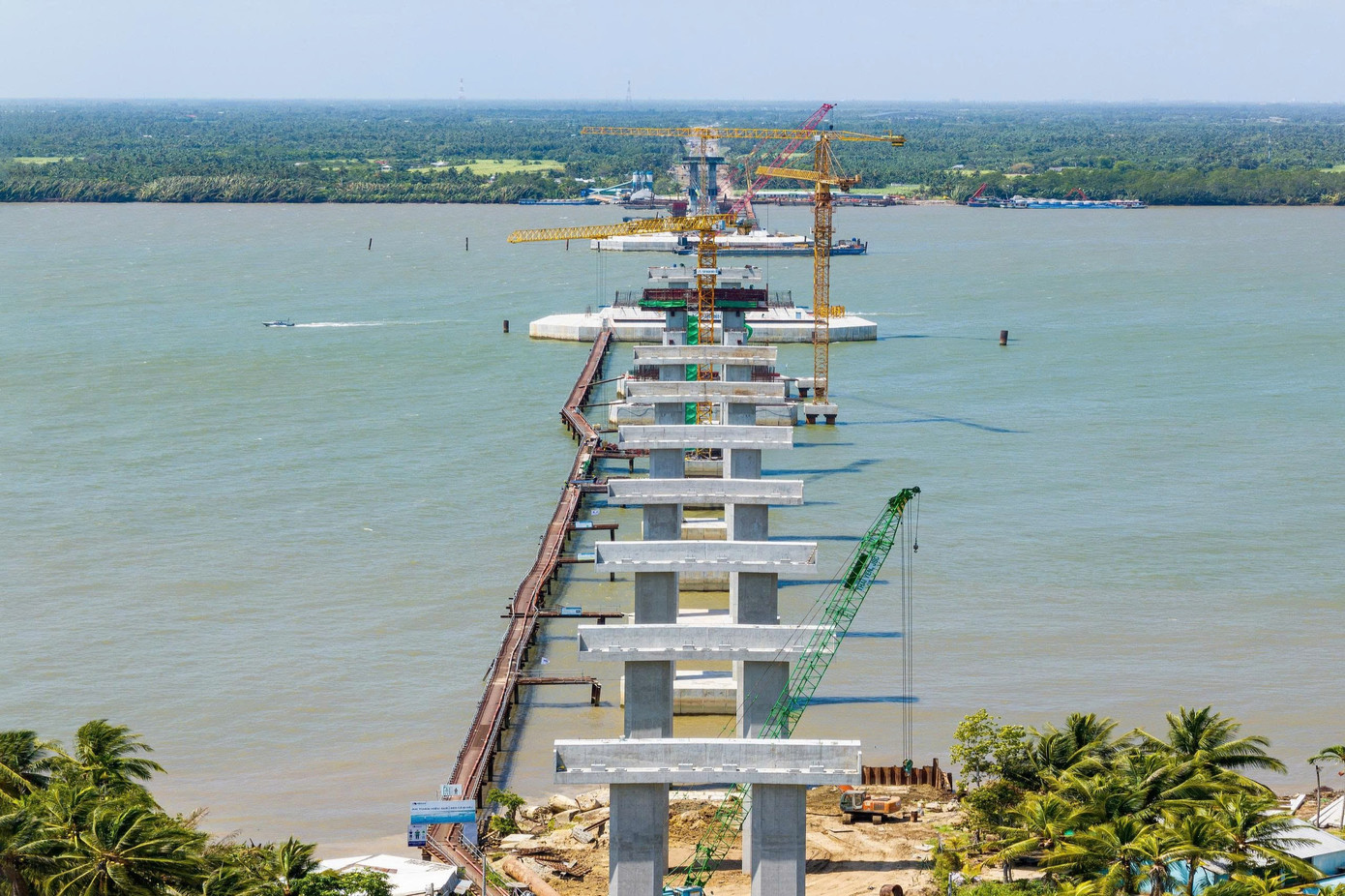 Công trường cầu Đại Ngãi 1. z7655910633068-bb0b46c86641fddbf10402765b2b30e4-9337.jpg