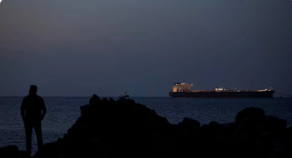 Iran soạn luật thu phí tàu qua eo biển Hormuz, châu Á chật vật trong cơn ‘khát’ dầu