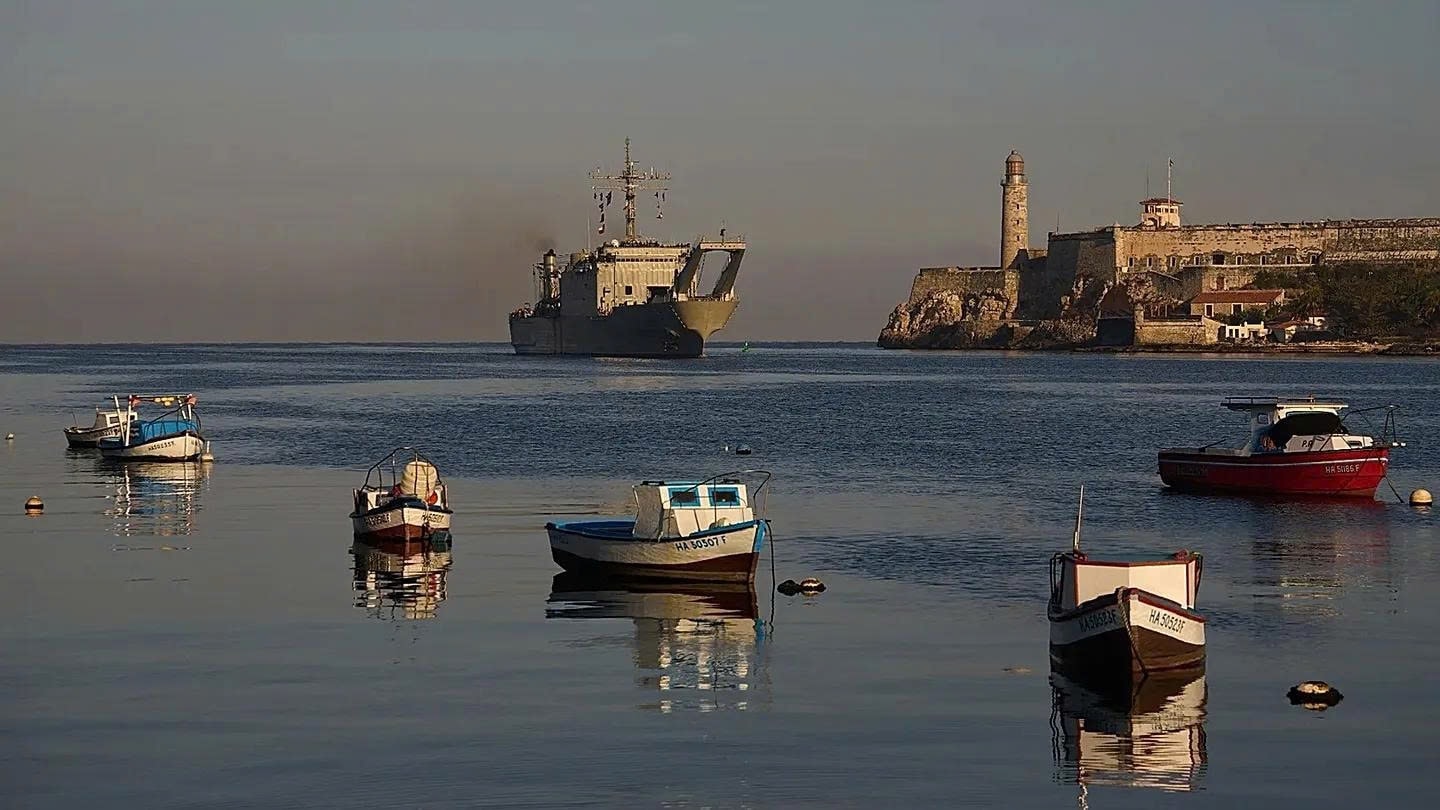 Mỹ âm thầm bơm 30.000 thùng dầu vào Cuba giữa lệnh phong tỏa, chuyện gì đây?