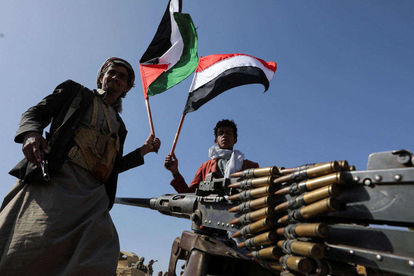 (Ảnh: Reuters) Iran tuyên bố phong trào Houthi sẵn sàng tham chiến - Ảnh 1.