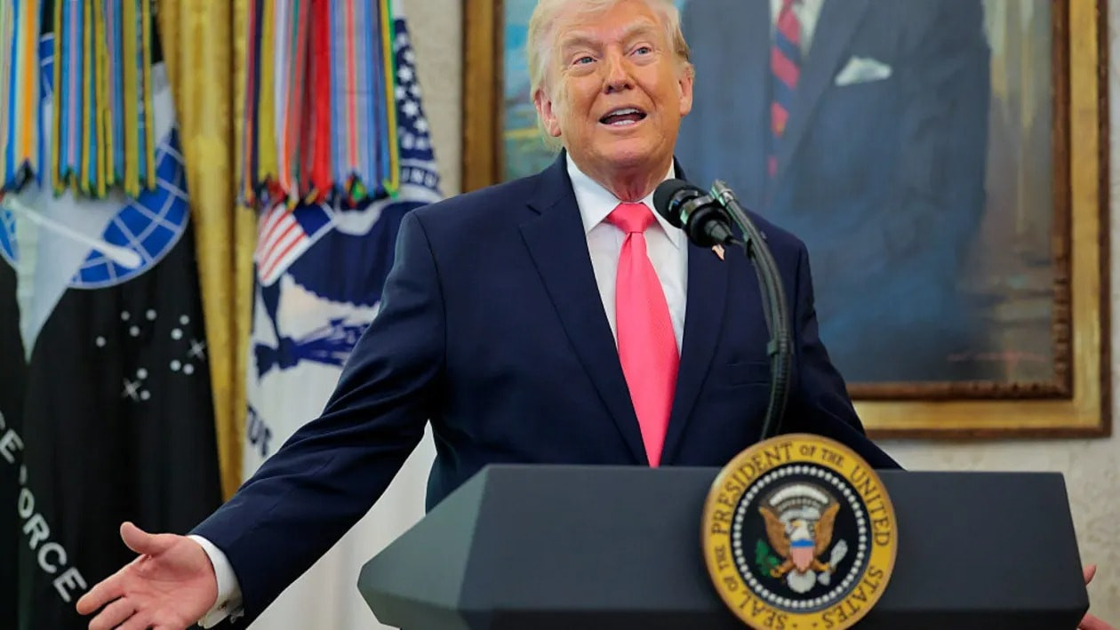 Ông Trump: Iran nên sớm nghiêm túc về thỏa thuận hòa bình với Washington, trước khi quá muộn - Ảnh 1.
