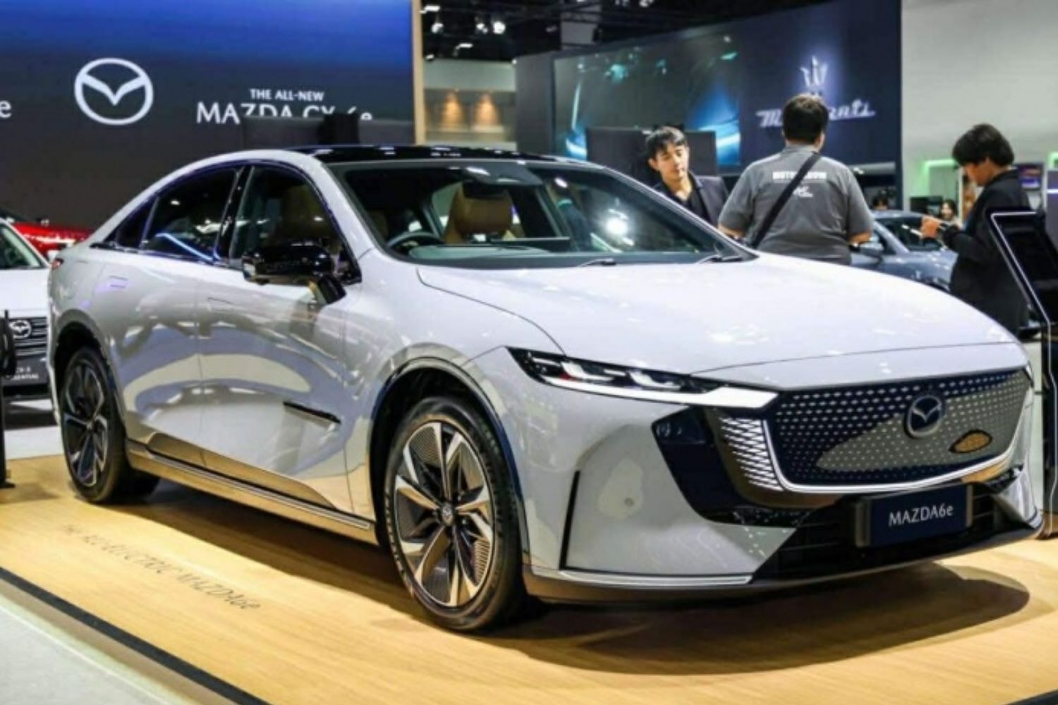 Trình làng Mazda 6e 2026: Sedan thuần điện đi 550 km, sạc 15 phút từ 30 lên 80% giá chưa chỉ hơn 900 triệu - Ảnh 1.