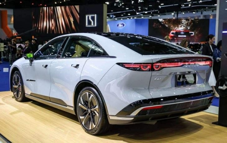 Trình làng Mazda 6e 2026: Sedan thuần điện đi 550 km, sạc 15 phút từ 30 lên 80% giá chưa chỉ hơn 900 triệu - Ảnh 2.