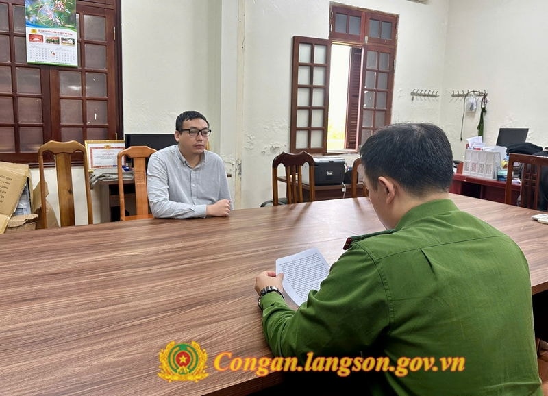 Công an bất ngờ kiểm tra một văn phòng luật, bắt quả tang Luật sư Lê Văn Sơn đang thực hiện hành vi vi phạm