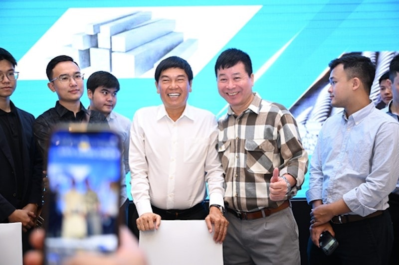 Hứa trước hơn 1.000 cổ đông, tỷ phú Trần Đình Long thực hiện cam kết chưa hoàn thành suốt 4 năm qua