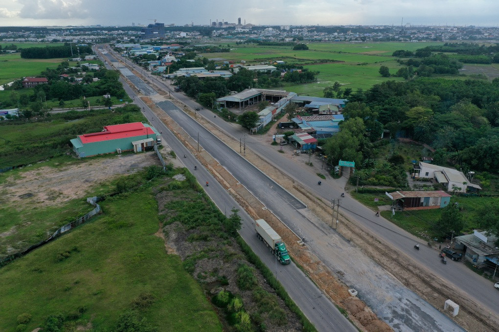 TP tương lai của Việt Nam làm trục huyết mạch kết nối cụm công nghiệp 1.000ha với siêu sân bay lớn nhất cả nước- Ảnh 1. TP tương lai của Việt Nam làm trục huyết mạch kết nối cụm công nghiệp 1.000ha với siêu sân bay lớn nhất cả nước- Ảnh 1.