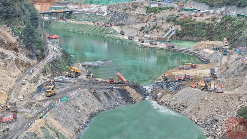 Láng giềng Việt Nam chặn đứng dòng sông 1.300km trong chưa đầy 30 giờ, xây cùng lúc 2 ‘siêu công trình’ đáp ứng nhu cầu của 8 triệu hộ gia đình, đóng góp hơn 4.500 tỷ tiền thuế