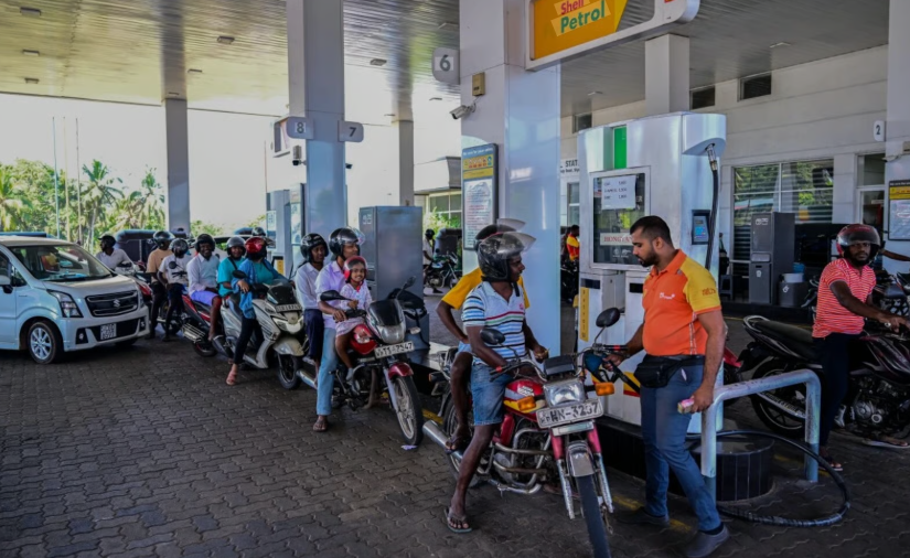 Quốc gia châu Á từng vỡ nợ nước ngoài 46 tỷ USD liên tiếp tăng giá xăng, chẳng ai còn muốn đi xe buýt vì vé đắt đỏ