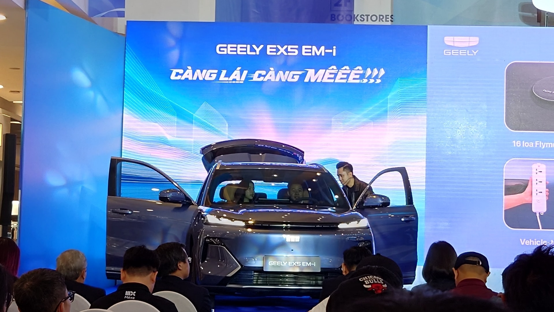 Geely EX5 EM-i chốt giá từ 789 triệu: Sạc nhanh 16 phút từ 30 lên 80%, p hả hơi nóng lên phân khúc C-SUV - Ảnh 1.